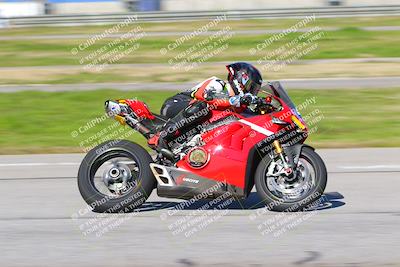 media/Jan-20-2023-Fastrack Riders (Fri) [[f2ad32aba3]]/Level 1/session 4 turn 6/